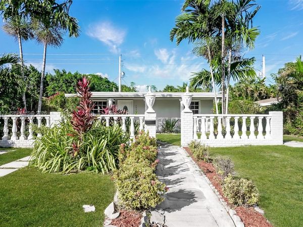1579 NE 182nd St , North Miami Beach, FL 33162