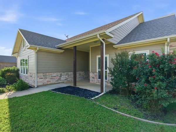 824 E Northside Drive, Pilot Point, TX 76258