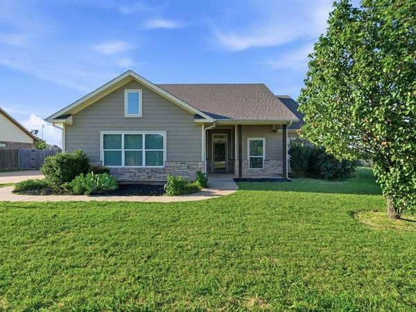 824 E Northside Drive, Pilot Point, TX 76258