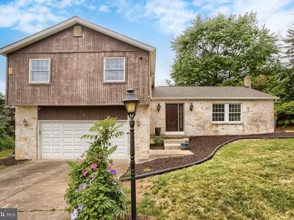 825 RIDGEWOOD DR., MECHANICSBURG, PA 17050