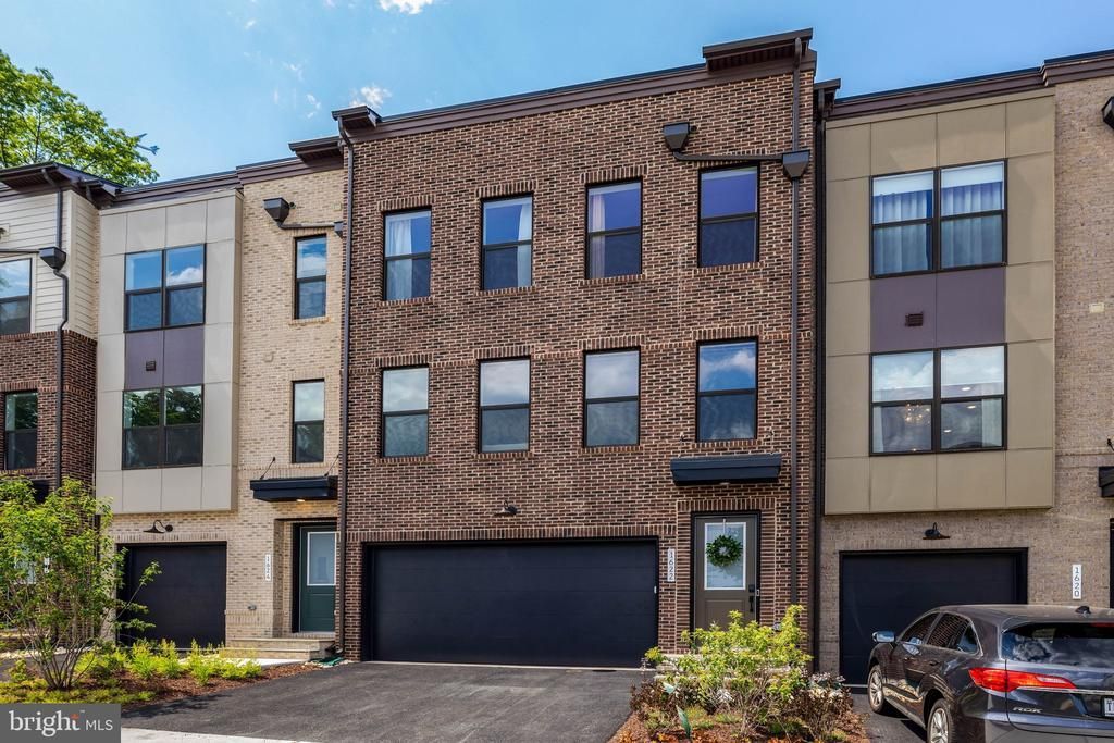 1622 FELLOWSHIP SQUARE , RESTON, VA 20190
