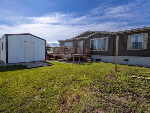 808 S Harold Dr, Lennox, SD 57039