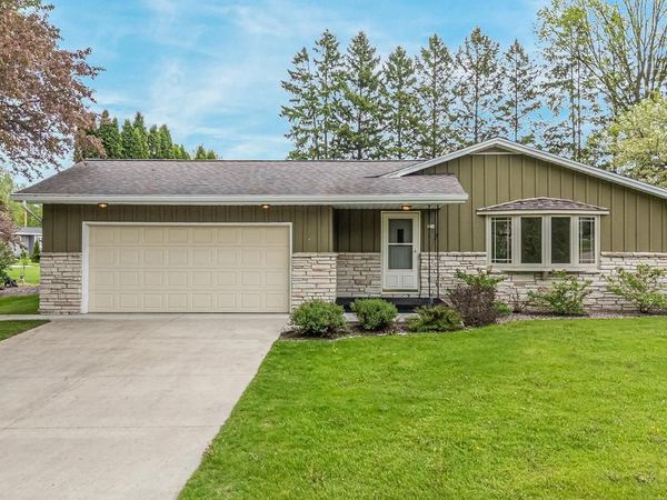 324 S PARKWAY DRIVE, Brillion, WI 54110