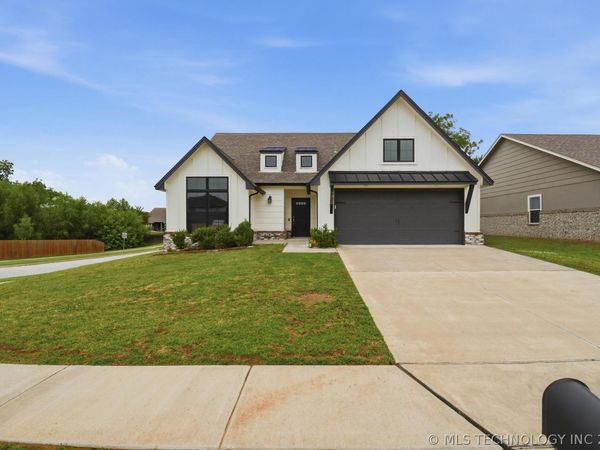 7312 S Indianwood Avenue , Broken Arrow, OK 74011