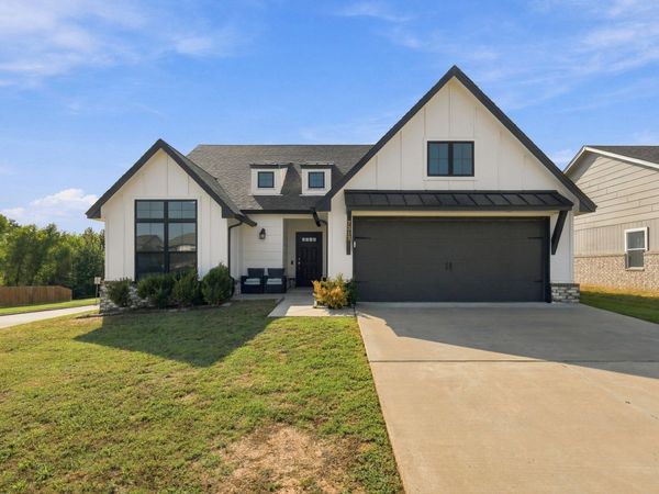 7312 S Indianwood Avenue, Broken Arrow, OK 74011