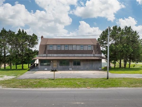 802 E NODAWAY Street, Oregon, MO 64473