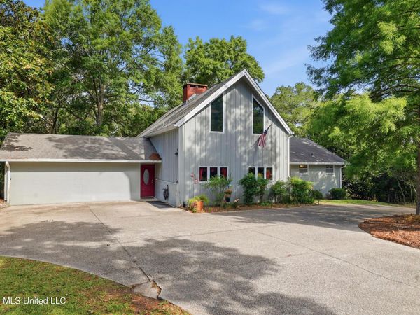 6825 Shore Drive, Ocean Springs, MS 39564