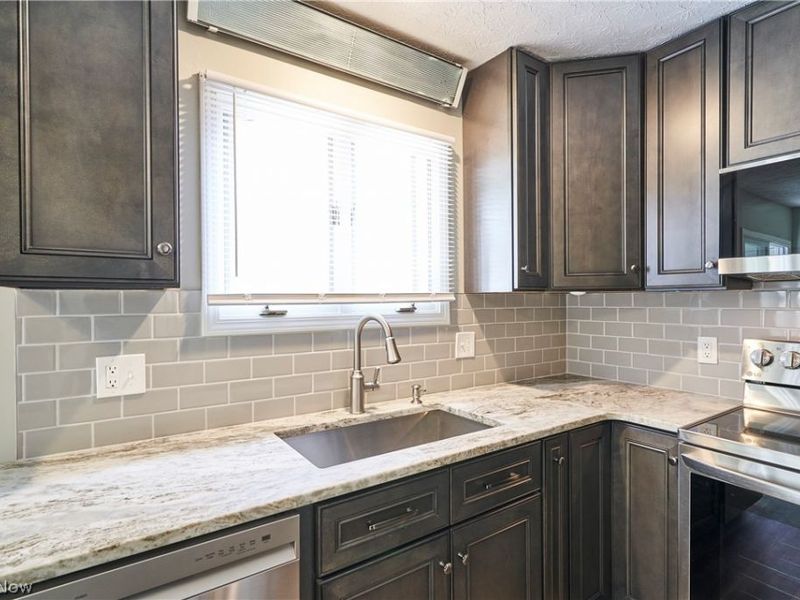 231 College Park Drive, Elyria, OH 44035 Photo 11