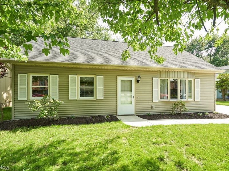 231 College Park Drive, Elyria, OH 44035 Photo 2