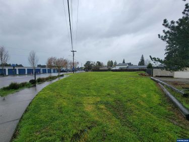 5010 Windsor Island Rd N, Keizer, OR 97303