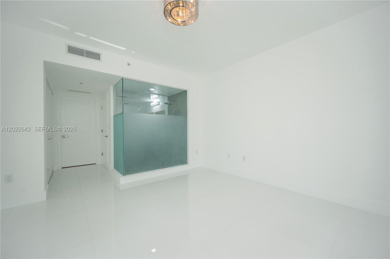 92 SW 3rd St , Unit 3411, Miami, FL 33130 Photo