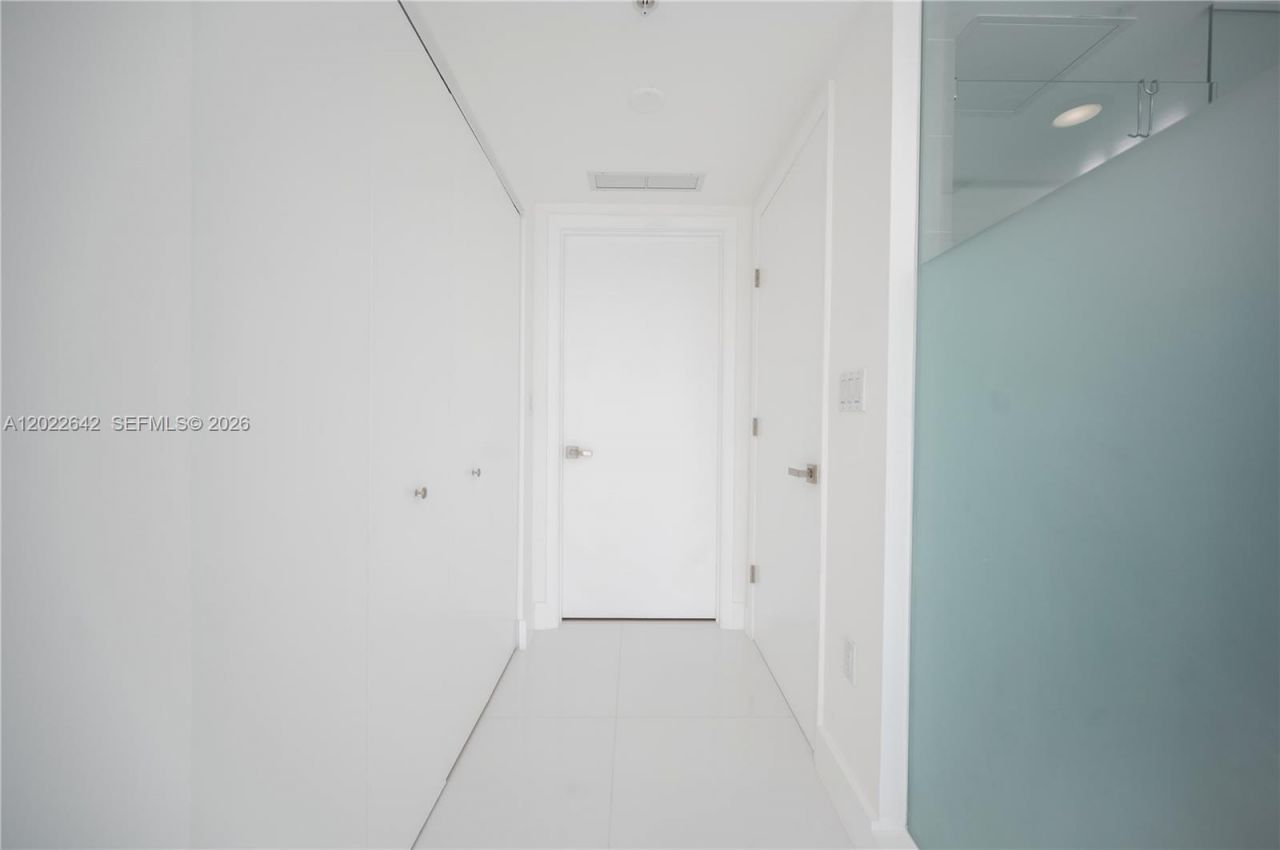 92 SW 3rd St , Unit 3411, Miami, FL 33130 Photo