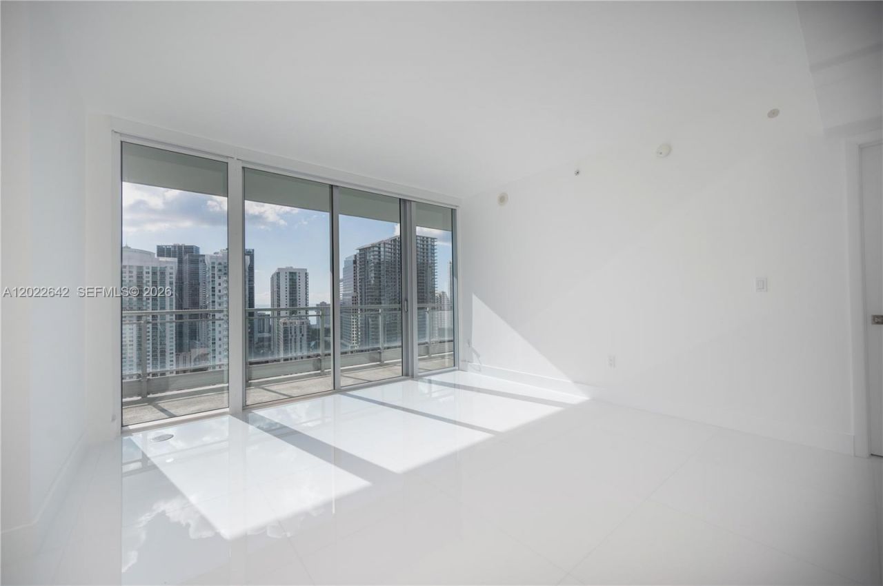 92 SW 3rd St , Unit 3411, Miami, FL 33130 Photo