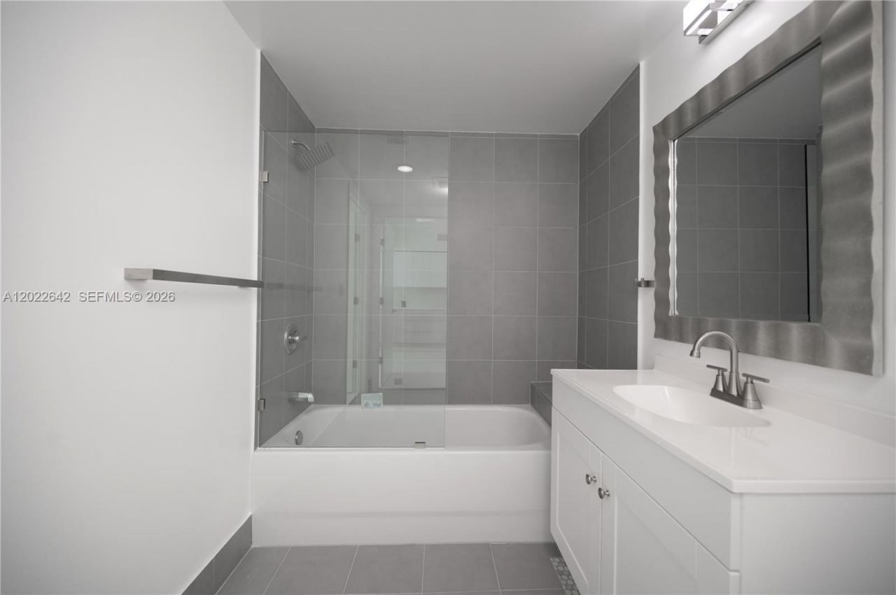 92 SW 3rd St , Unit 3411, Miami, FL 33130 Photo