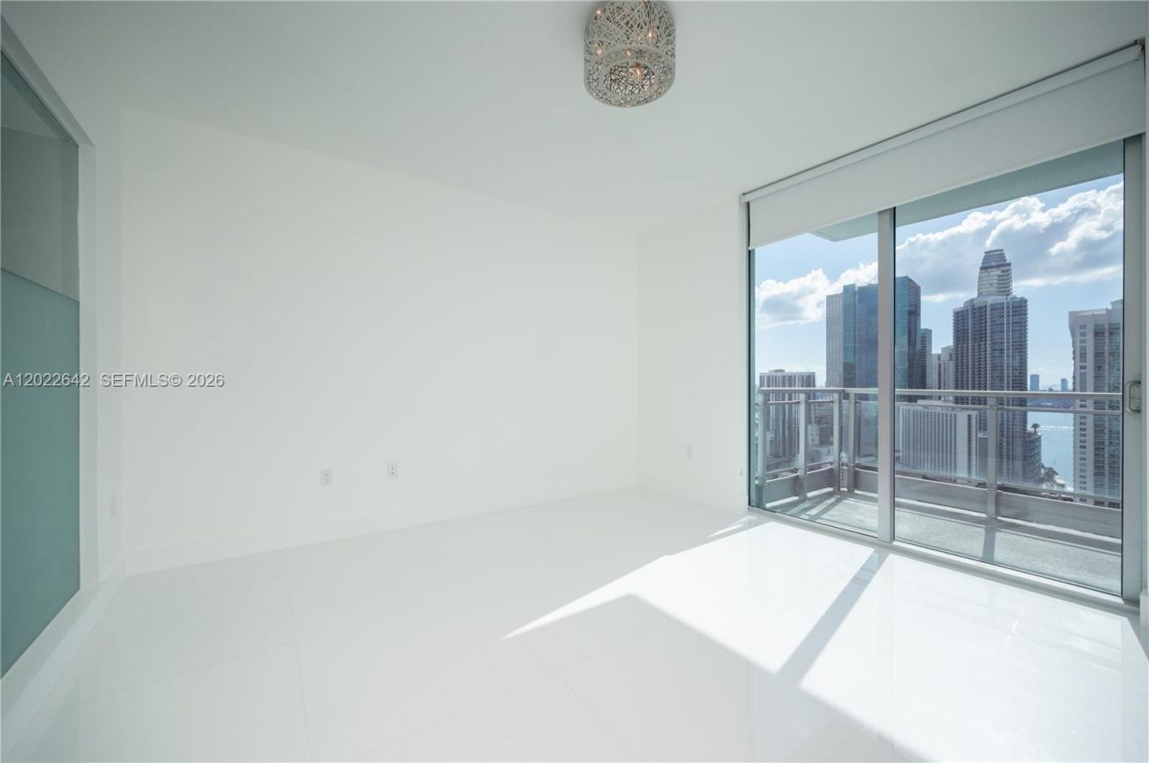 92 SW 3rd St , Unit 3411, Miami, FL 33130 Photo