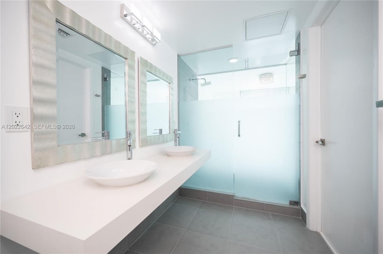 92 SW 3rd St , Unit 3411, Miami, FL 33130 Photo