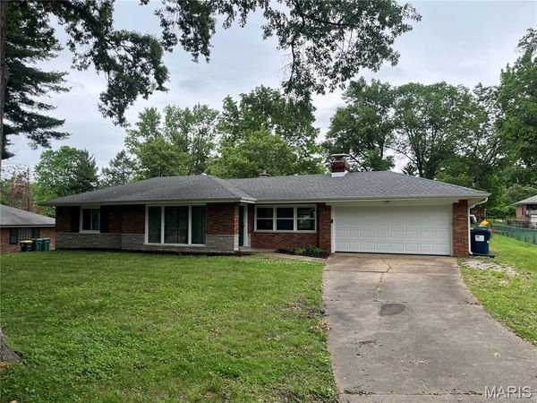 1739 June Drive , St Louis, MO 63138