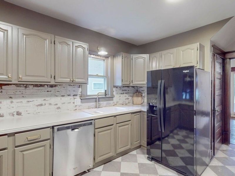 645 W Summit Street, Alliance, OH 44601 Photo 9