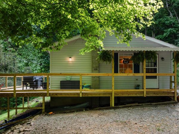 3714 Roberts Rd, Corryton, TN 37721