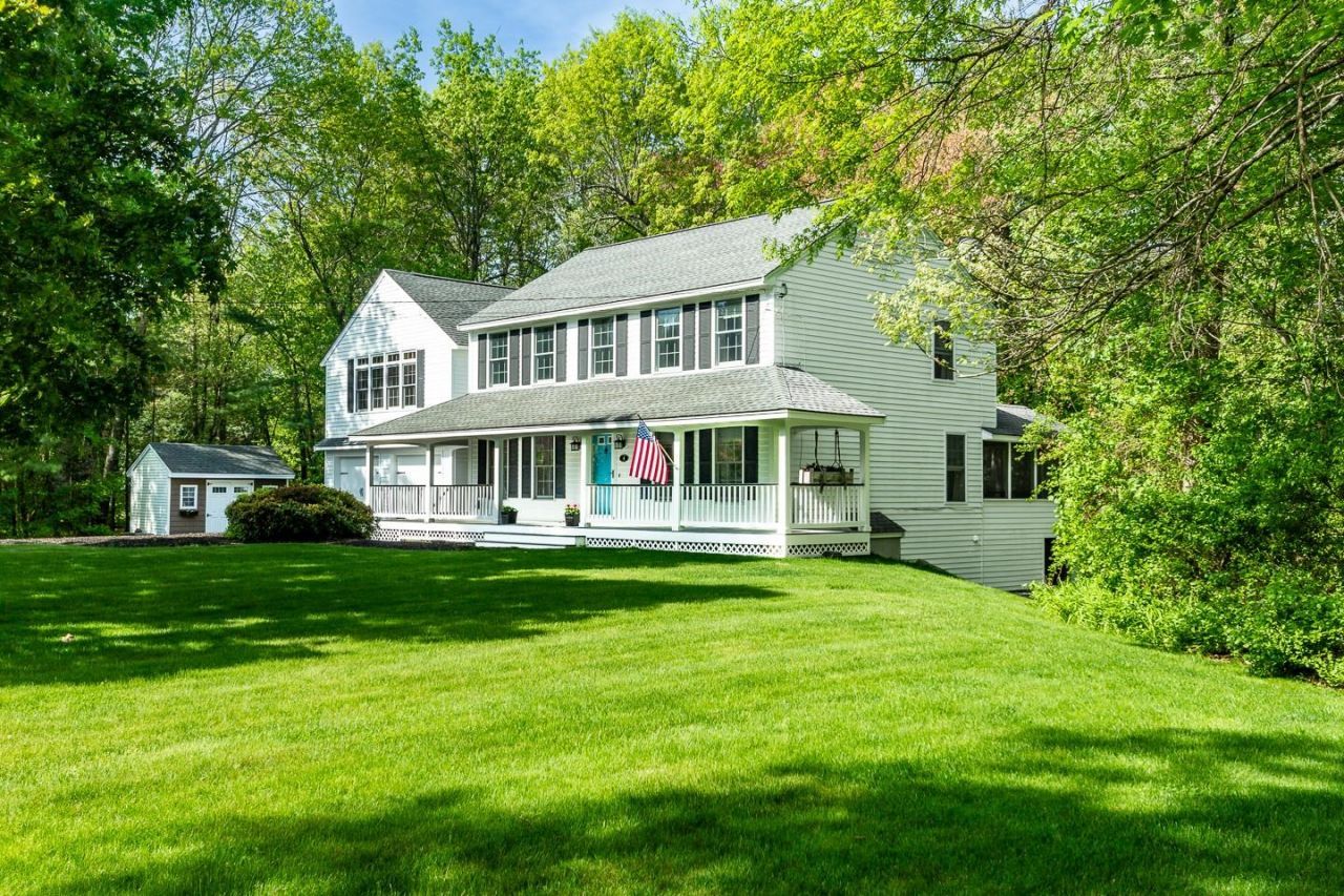 4 Leary Drive, Litchfield, NH 03052 Main Photo