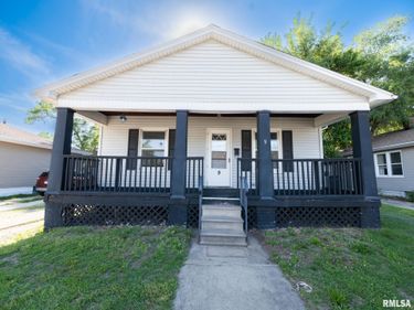 9 HECKER Court, Pekin, IL 61554