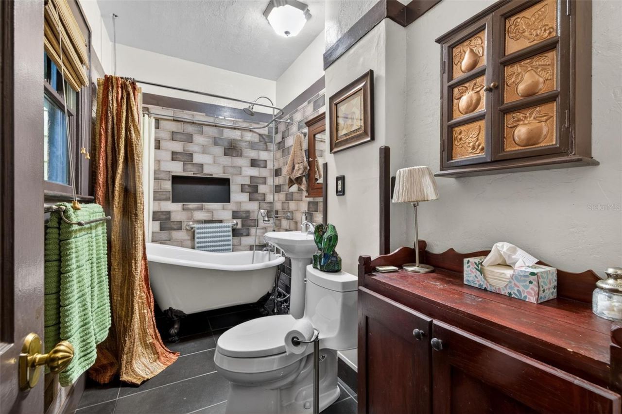 652 8th Avenue N, Saint Petersburg, FL 33701 Photo