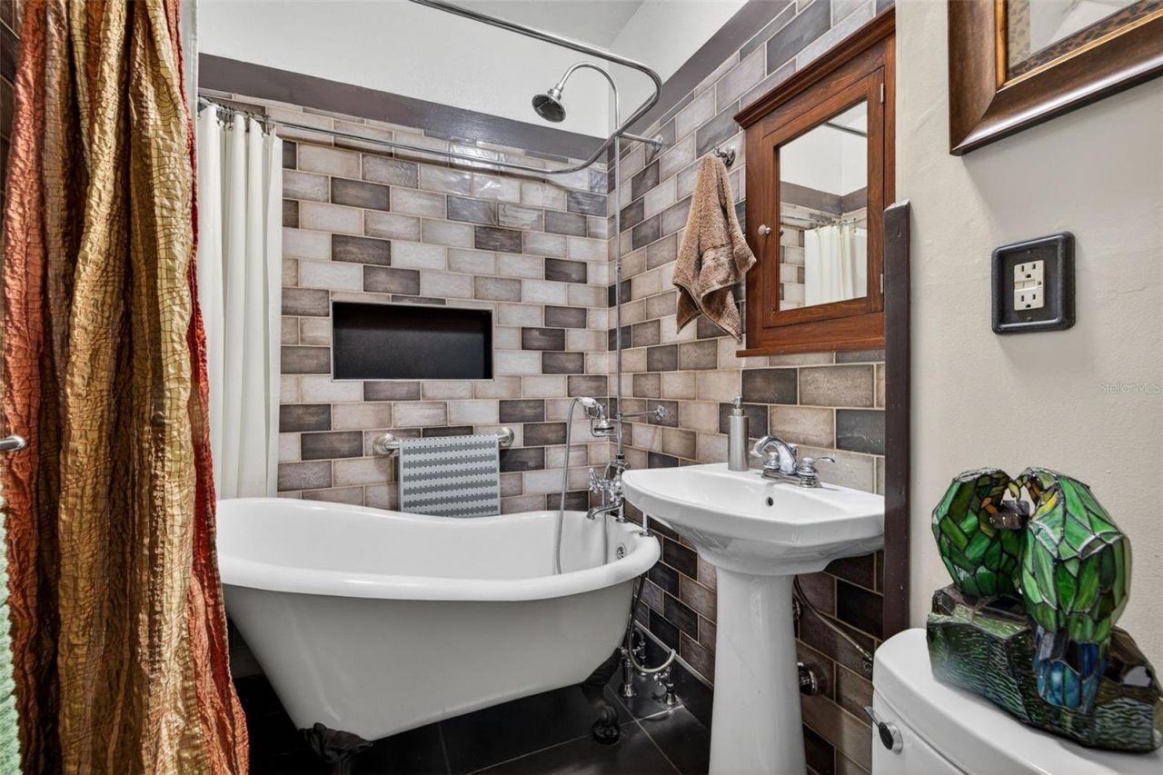 652 8th Avenue N, Saint Petersburg, FL 33701 Photo