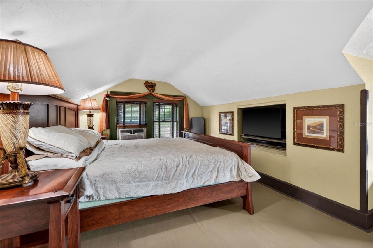 652 8th Avenue N, Saint Petersburg, FL 33701 Photo