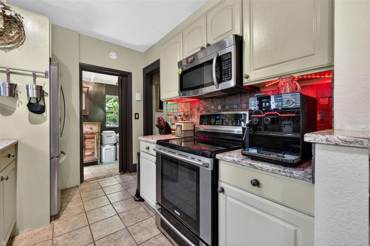 652 8th Avenue N, Saint Petersburg, FL 33701 Photo