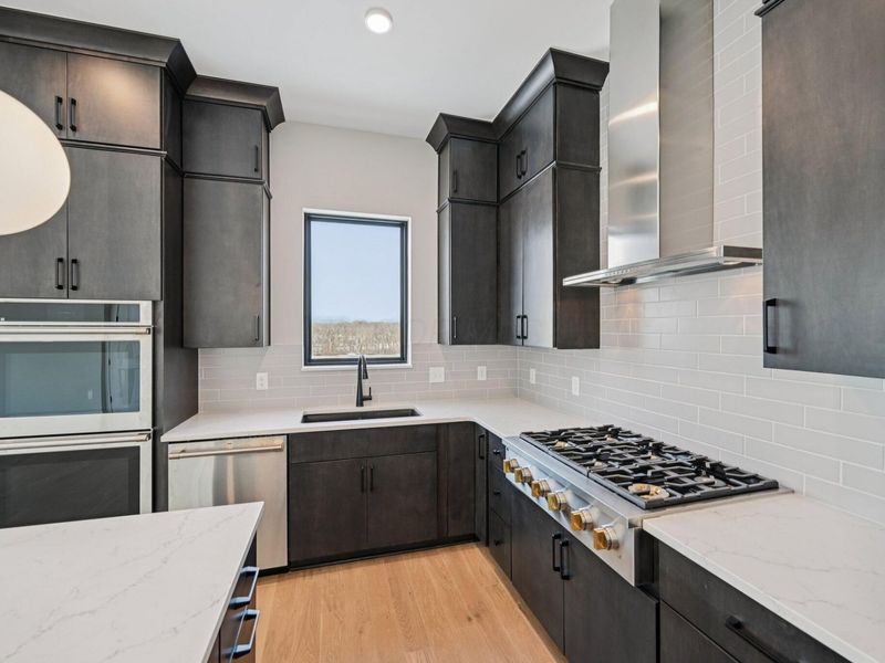 2842 Gunnison Drive, Unit 401, Columbus, OH 43228 Photo 5