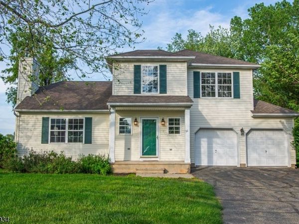 30 Colby Ct, White, NJ 07823