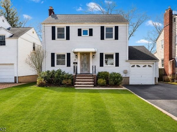 49 Amherst Pl, Livingston, NJ 07039