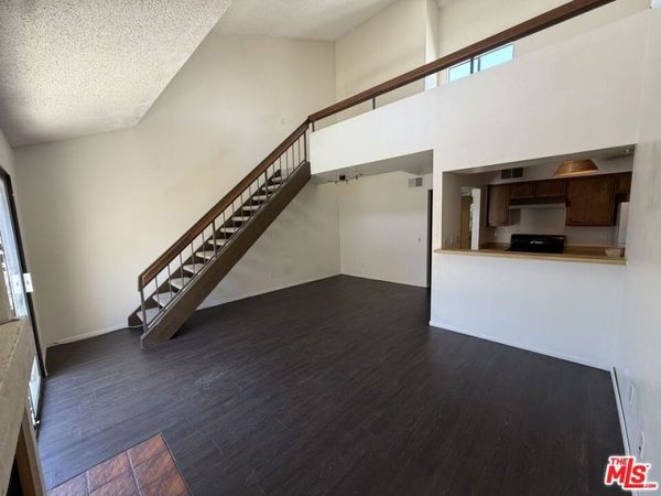 8221 Langdon Avenue, Unit 204, Van Nuys, CA 91406
