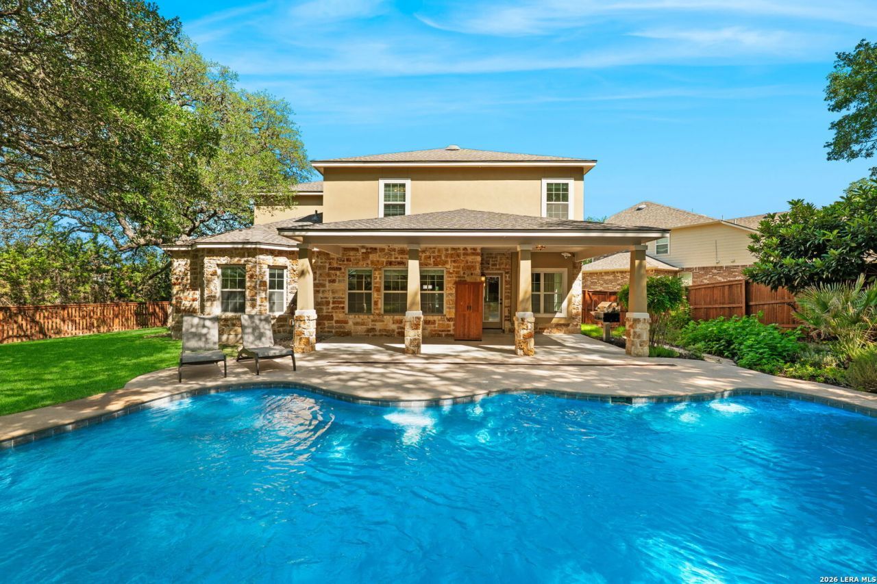 221 Windsor Dr, Boerne, TX 78006 Main Photo