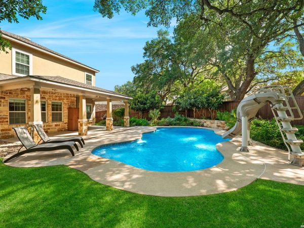 221 WINDSOR DR, Boerne, TX 78006