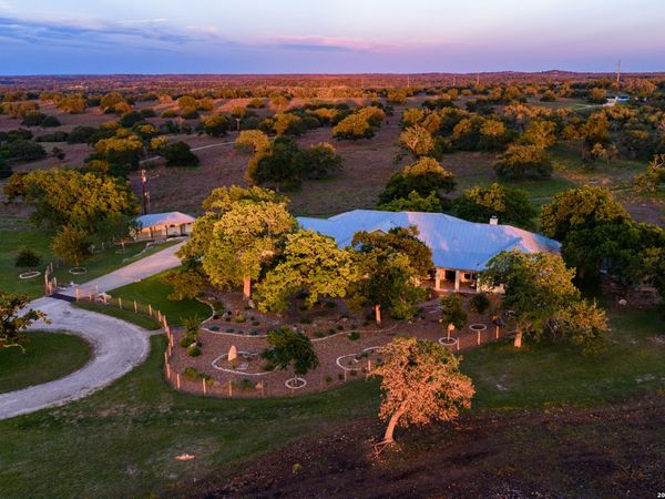 4205 N Fredericksburg Rd, Kerrville, TX 78028