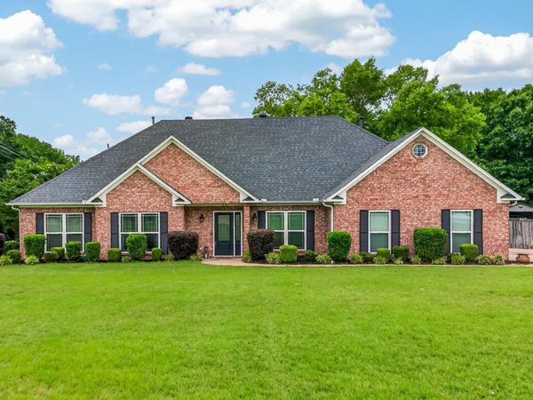 15 Castle Heights, Cabot, AR 72023