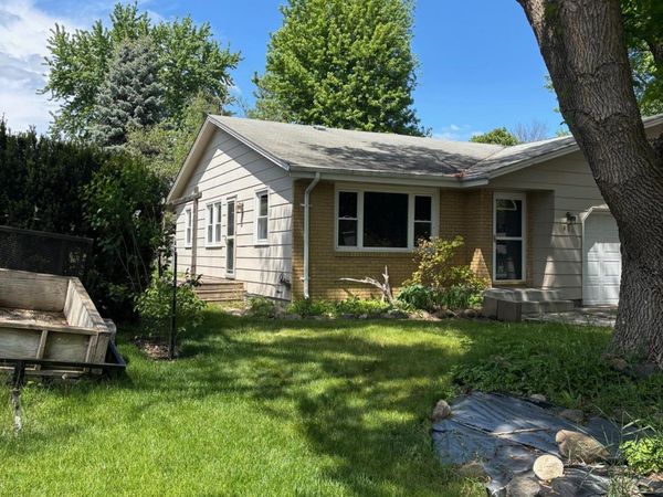 954 Miller Street S, Shakopee, MN 55379