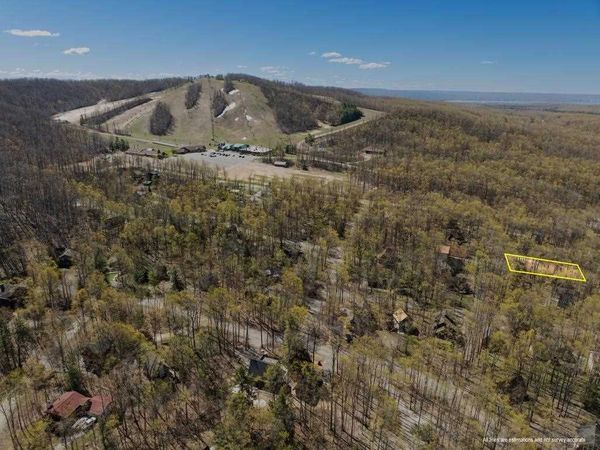 5310 Lauretian Drive, Harbor Springs, MI 49740