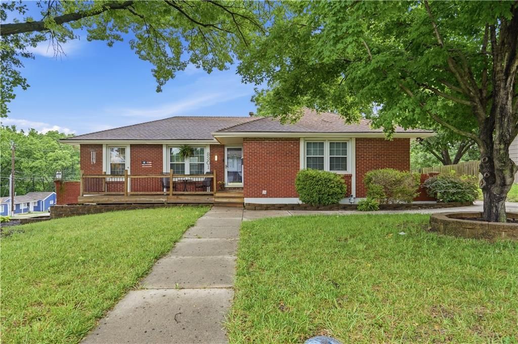 8301 Ditzler Avenue, Raytown, MO 64138 Main Photo