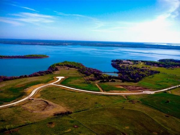 1131 Lakeway Drive, Sanger, TX 76266