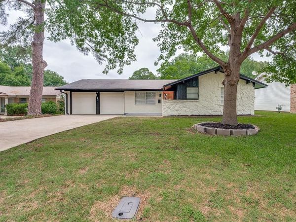 2209 Hackberry Drive, Arlington, TX 76013