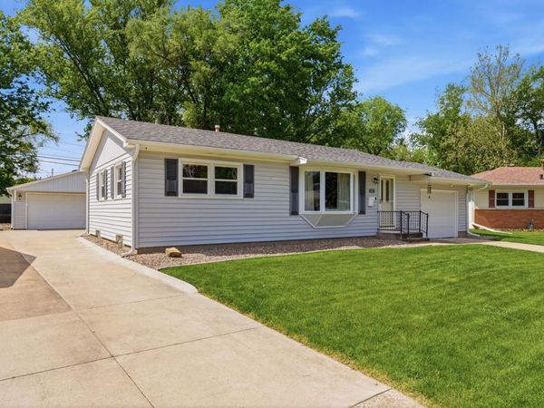 408 27th Avenue , East Moline, IL 61244