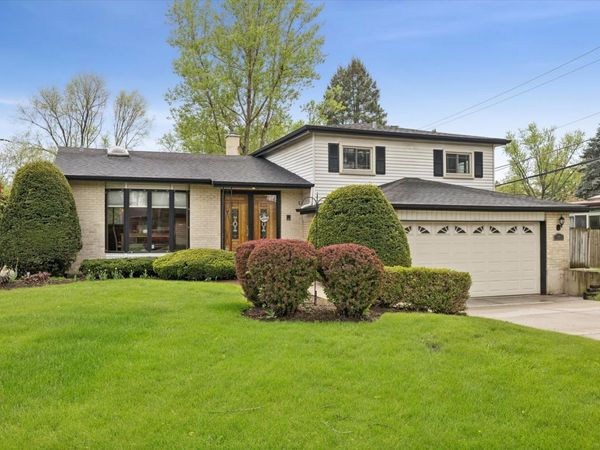1903 E Ivy Lane , Mount Prospect, IL 60056