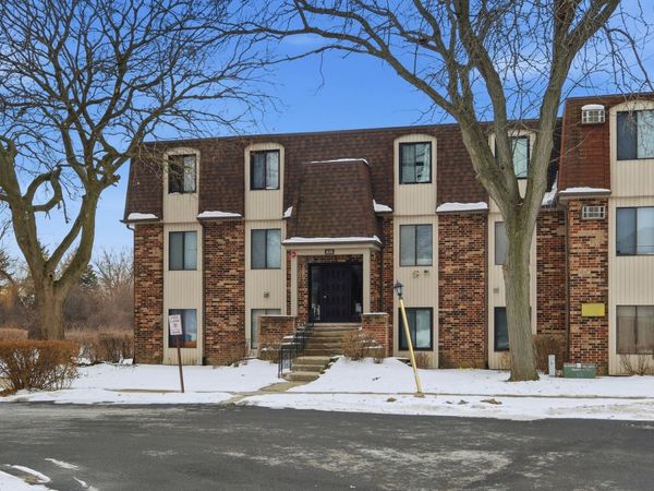 835 Waterview Circle, Unit 2, Vernon Hills, IL 60061
