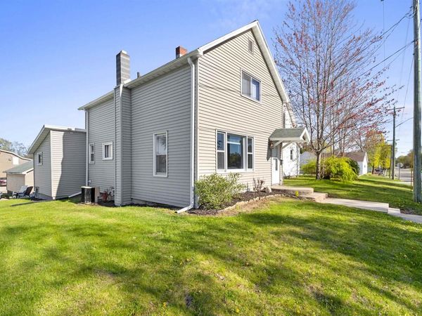 210 N OAKLAND AVENUE, Oconto Falls, WI 54154