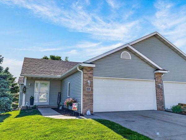 828 Dunn Avenue, Oregon, WI 53575