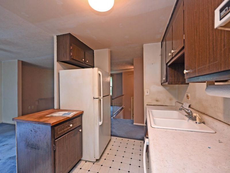 1047 Beacon Street, Cincinnati, OH 45230 Photo 10