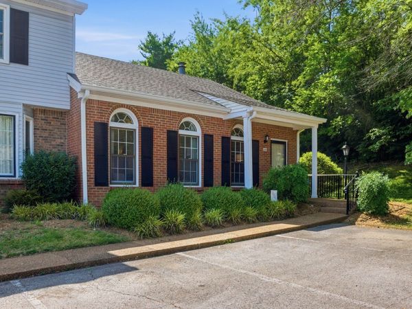 2131 Benton Hall Court , Columbia, TN 38401