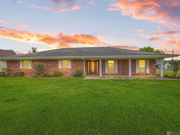 1413 St Charles St, Breaux Bridge, LA 70517
